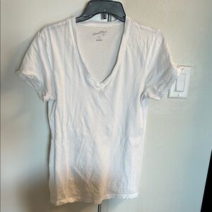 Universal Thread White V-Neck Short Sleeve Tee